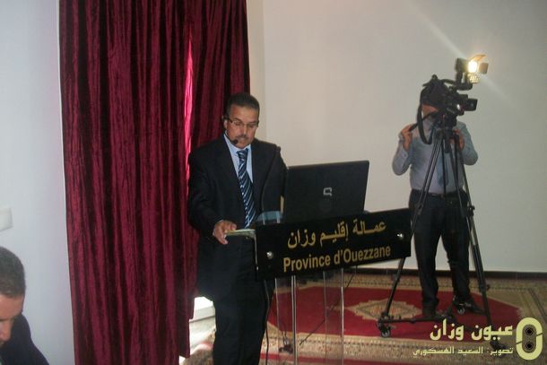 مندوب الصحة بوزان خلال تقديمه للعرض مندوب الصحة بوزان خلال تقديمه للعرض