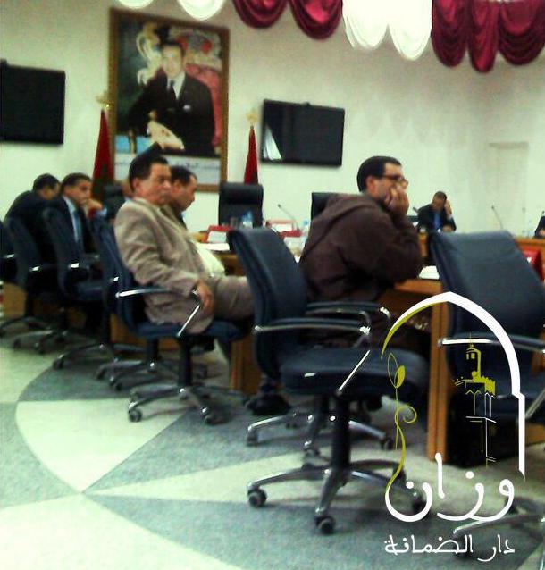 جانب من الحاضرين في الجلسة جانب من الحاضرين في الجلسة