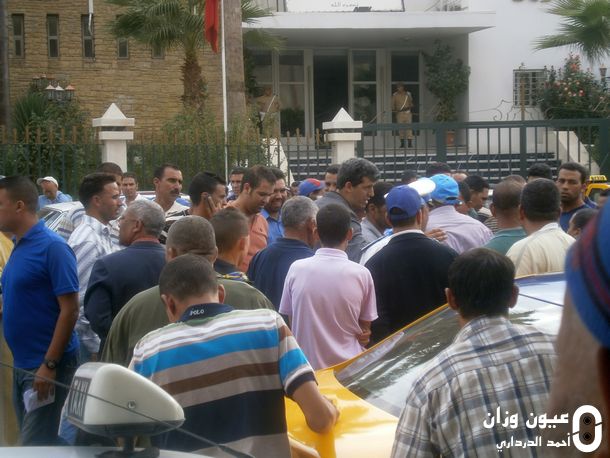 السلطات المحلية في حوار مع المحتجين