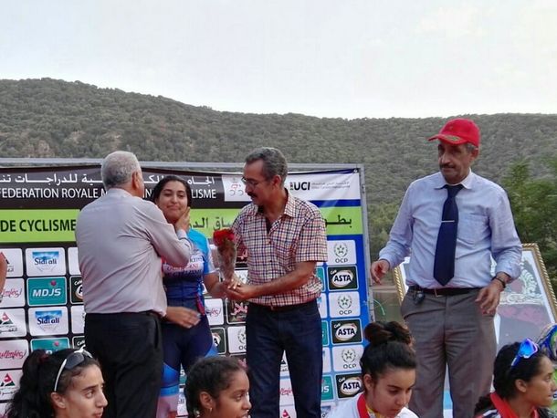 البطلة الوزانية مريم رحموني خلال تتويجها بطلة للمغرب