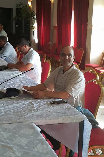 الشاعر أحمد البقيدي أثناء جلسةالقراءة الشعرية بمقر الجماعة المحلية لمدينة سلا 29/10/2016.