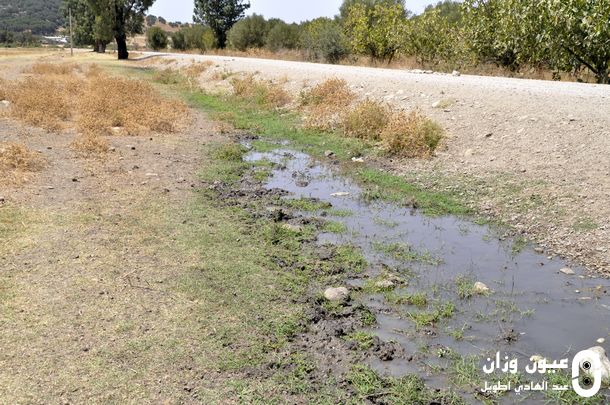 صورة للتسرب المستمر الذي يعرفه أنبوب الماء الصالح للشرب بدوار الصفاصف