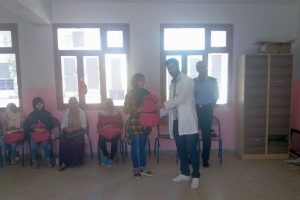 توزيع مستلزمات مدرسية بالثانوية الإعدادية محمد السادس بمقريصات